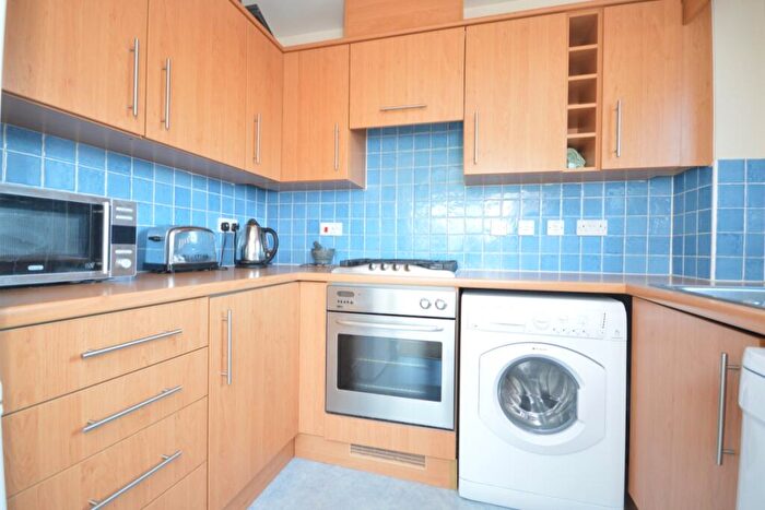 2 Bedroom Flat To Rent In Shelley Rise, Rochester, Kent, ME1