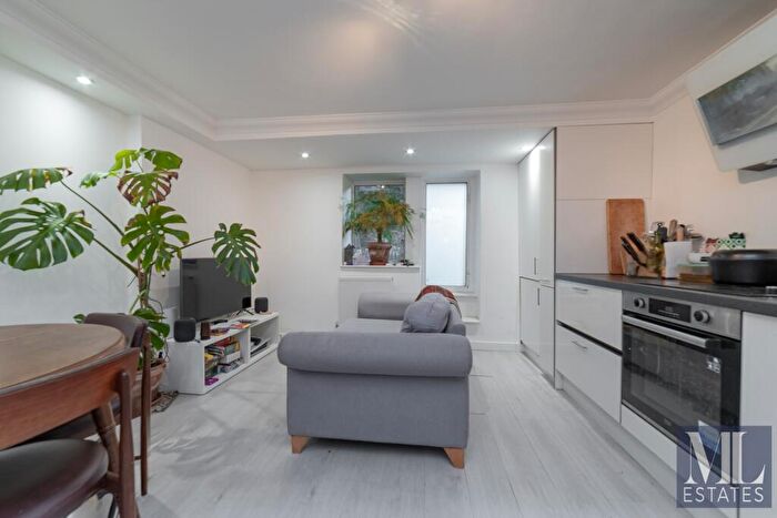 3 Bedroom Flat For Sale In Fairhazel Mansions, Fairhazel Gardens, South Hampstead, NW6