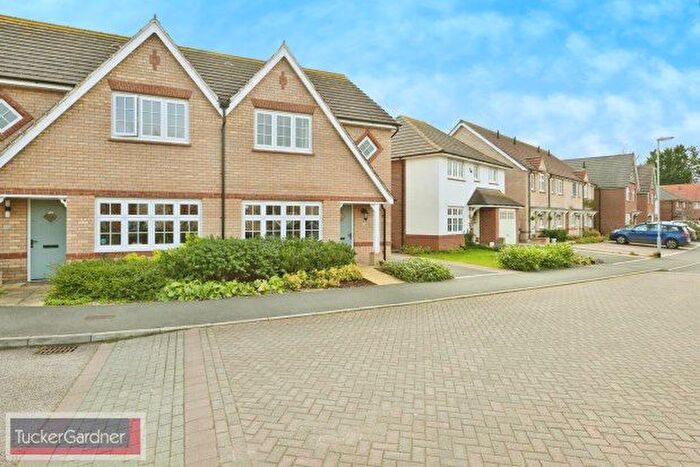 3 Bedroom Semi-Detached House To Rent In St. Edmunds Way, Cambridge, CB22