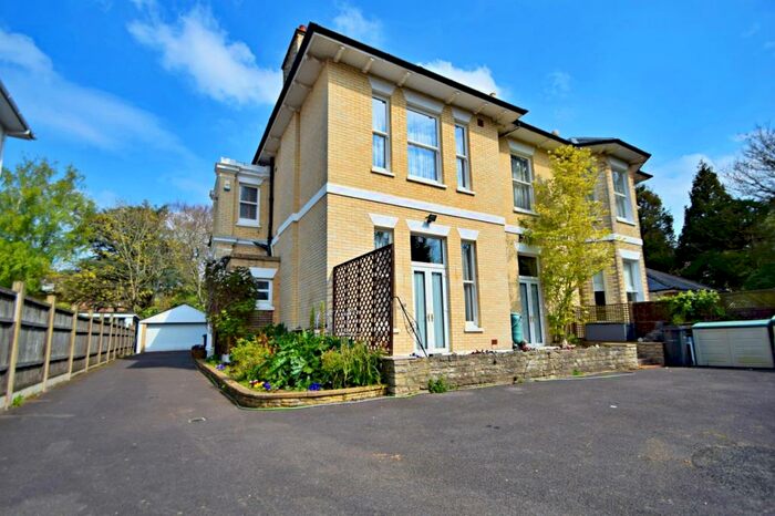 6 Bedroom Semi-Detached House To Rent In Bournemouth, BH1