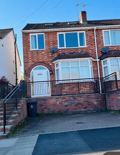 4 Bedroom Semi-detached House For Sale In Milverton Avenue, Leicester, LE4