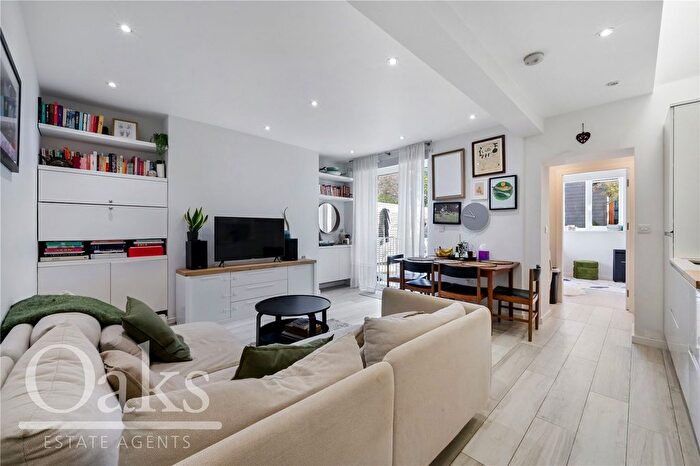 2 Bedroom Flat For Sale In Avenue Park Road, West Norwood, SE27