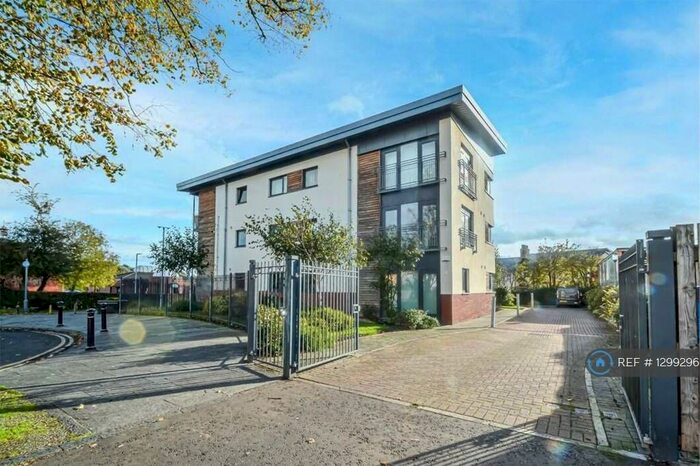 2 Bedroom Flat To Rent In Parkgate, Dunfermline, KY11