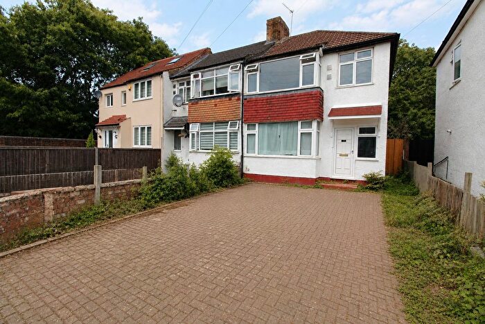 3 Bedroom Semi-detached House To Rent In Arnold Avenue, Enfield, EN3