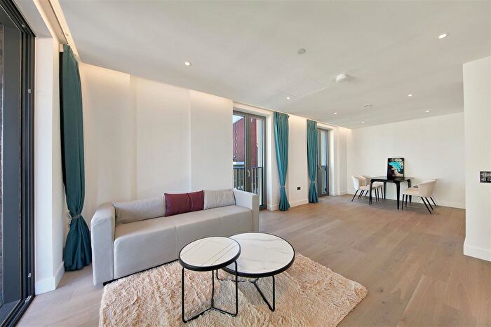 2 Bedroom Flat To Rent In Watermark House, Salutation Gardens, London, WC1X