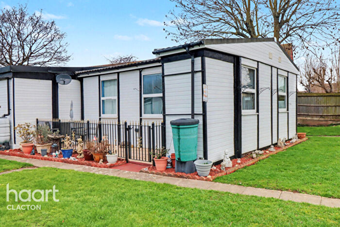 2 Bedroom Bungalow For Sale In London Road, Clacton-On-Sea, CO16