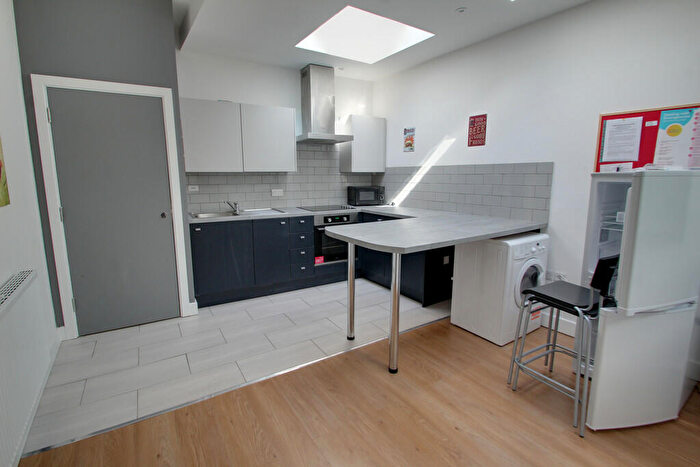 2 Bedroom Apartment To Rent In Braunstone Gate, Leicester, LE3