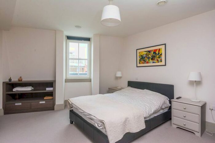 2 Bedroom Flat To Rent In Morden Road, South Wimbledon, London, SW19