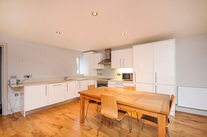 2 Bedroom Flat To Rent In Worple Road Mews, Wimbledon, London, SW19