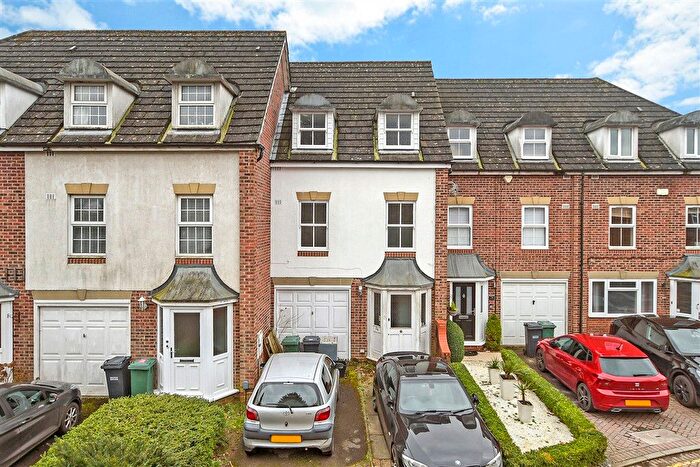 3 Bedroom Town House For Sale In Pine Gardens, Horley, Surrey, RH6