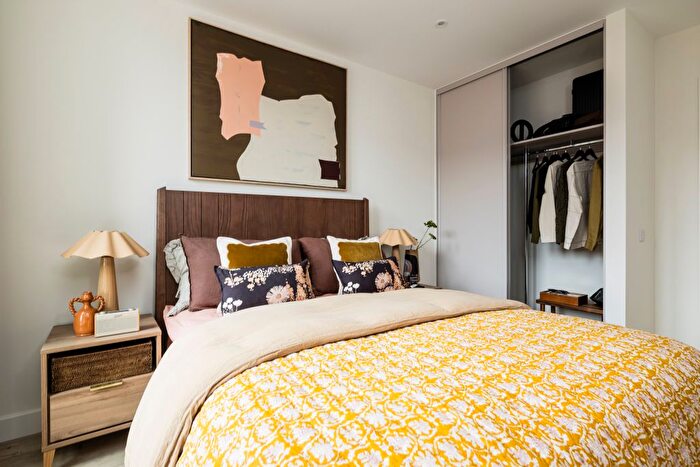 2 Bedroom Flat To Rent In , SE16