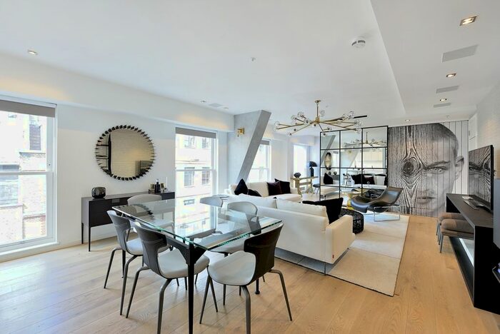 3 Bedroom Flat To Rent In Essex Street, London, WC2R