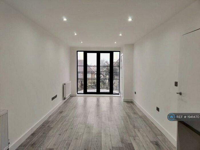 1 Bedroom Flat To Rent In Becontree Avenue, Dagenham, RM8