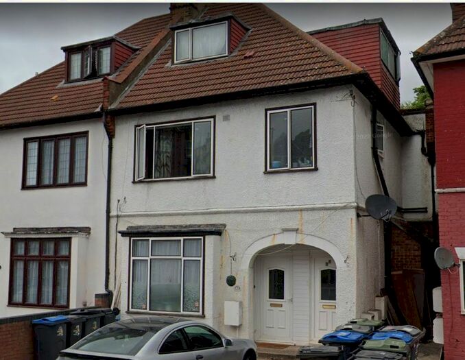 3 Bedroom Flat To Rent In The Mews, Norbury Crescent, London, SW16