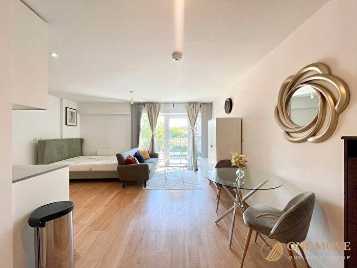 Studio To Rent In Beaufort Square, NW9