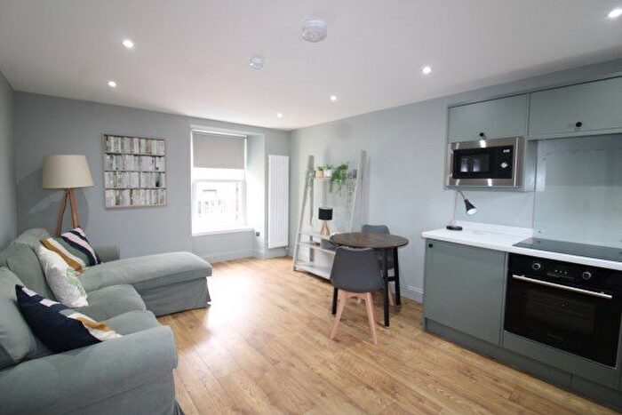 2 Bedroom Flat To Rent In Causeyside Street, Paisley, PA1