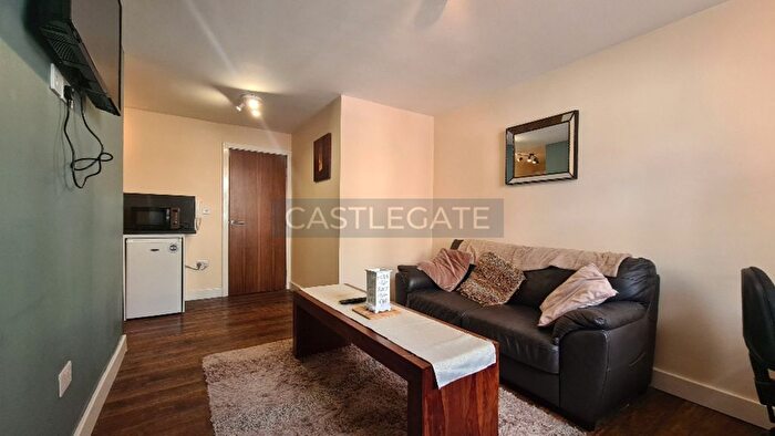 1 Bedroom Flat To Rent In New Street, Huddersfield, HD1