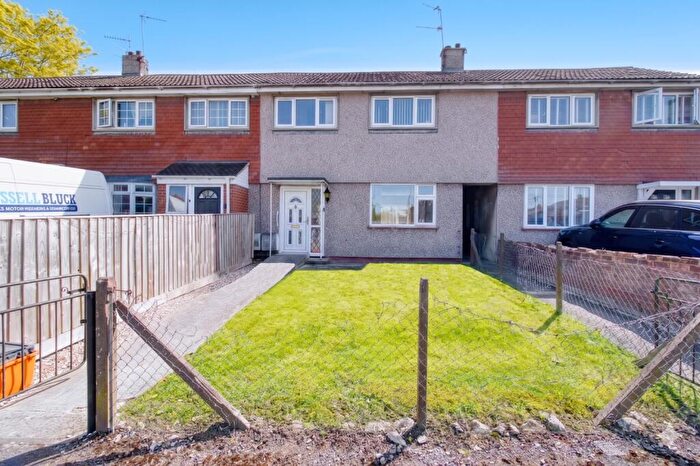 3 Bedroom Terraced House For Sale In Pakenham Road, Swindon, SN3