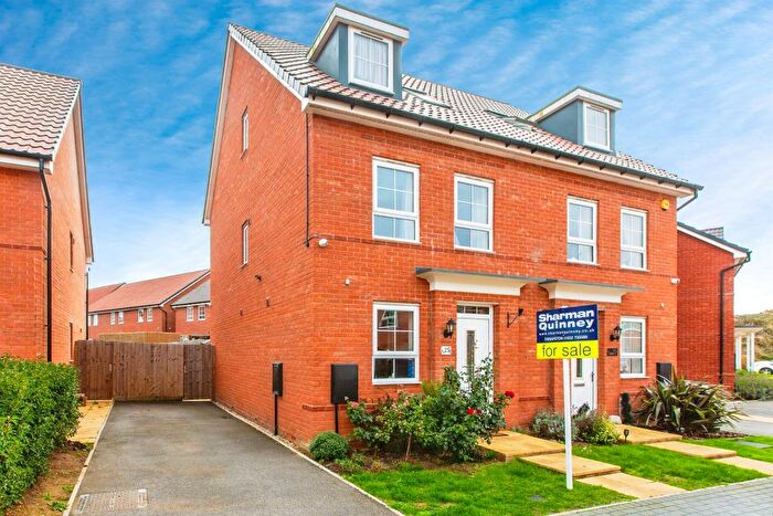 4 Bedroom Semi-Detached House For Sale In Wagtail Way, Thrapston, Kettering, NN14