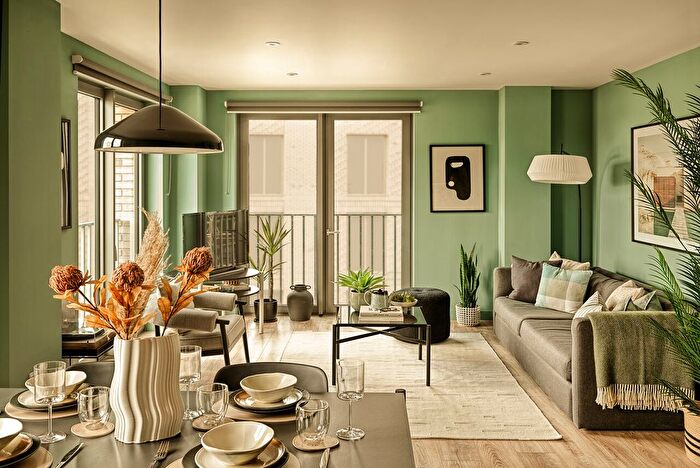 2 Bedroom Flat To Rent In New Acres, Wandsworth, SW18