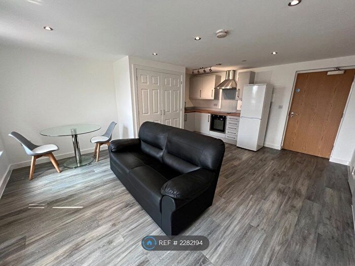 1 Bedroom Flat To Rent In Orange Grove House, Manchester, M14