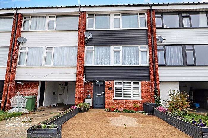 4 Bedroom Town House For Sale In Woodside View, Benfleet, SS7