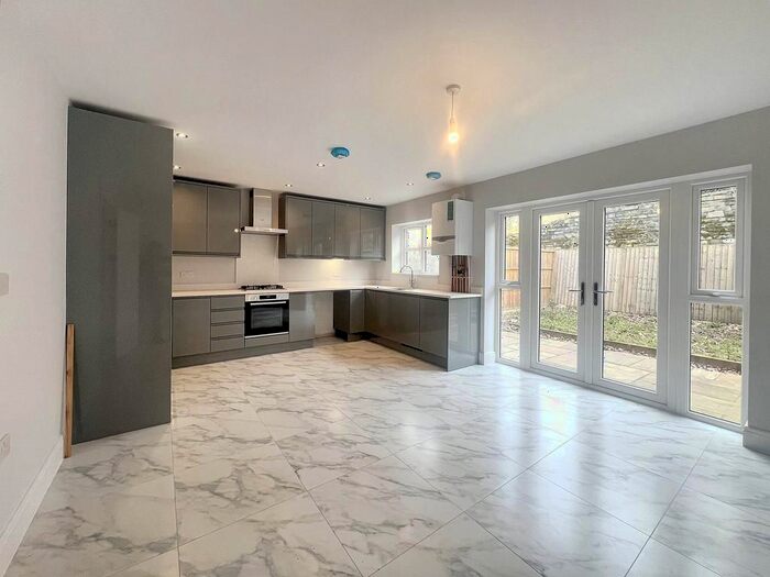 1 Bedroom Town House To Rent In Crescent Drive, Aldershot, GU12