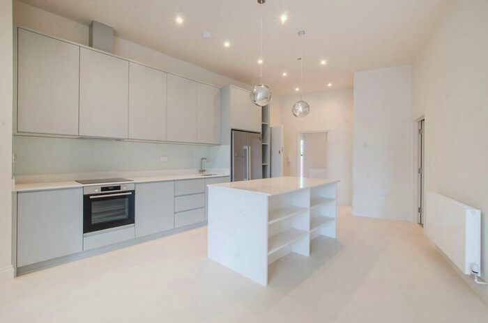 3 Bedroom Flat To Rent In Rye Lane, Peckham, London, SE15