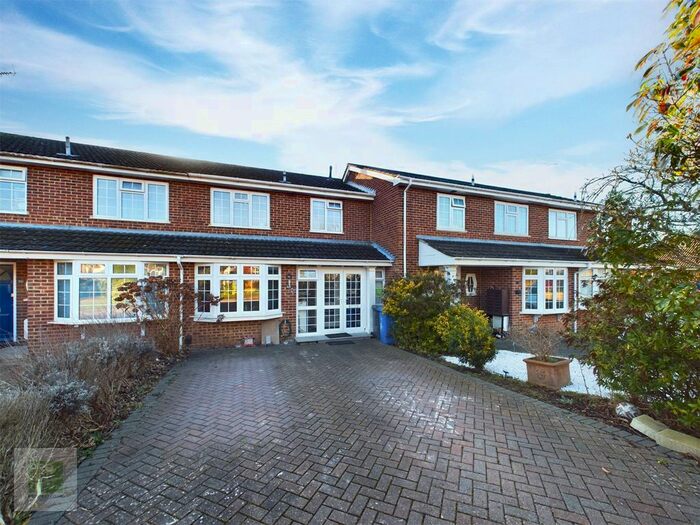 4 Bedroom Terraced House To Rent In Beverley Gardens, Maidenhead, Berkshire, SL6