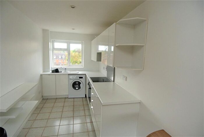 2 Bedroom Flat To Rent In Princes Road, Weybridge, KT13