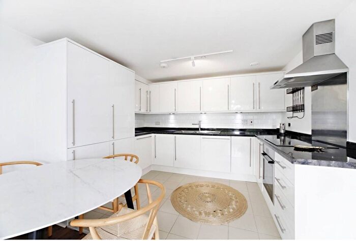 2 Bedroom Flat To Rent In Yelverton Road, London, SW11