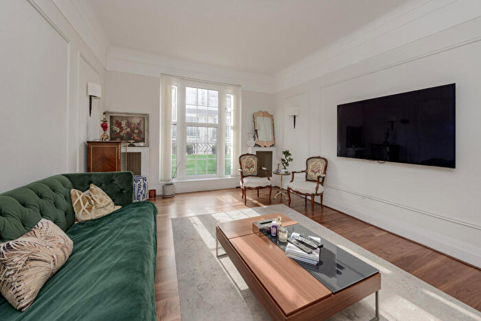 4 Bedroom Flat To Rent In Berkeley Court, Marylebone Road, NW1