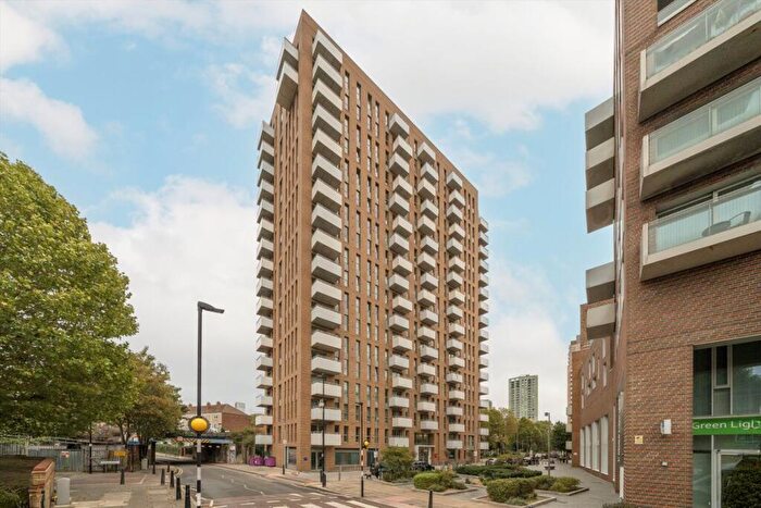 2 Bedroom Flat To Rent In Hannaford Walk, St. Andrews, E3