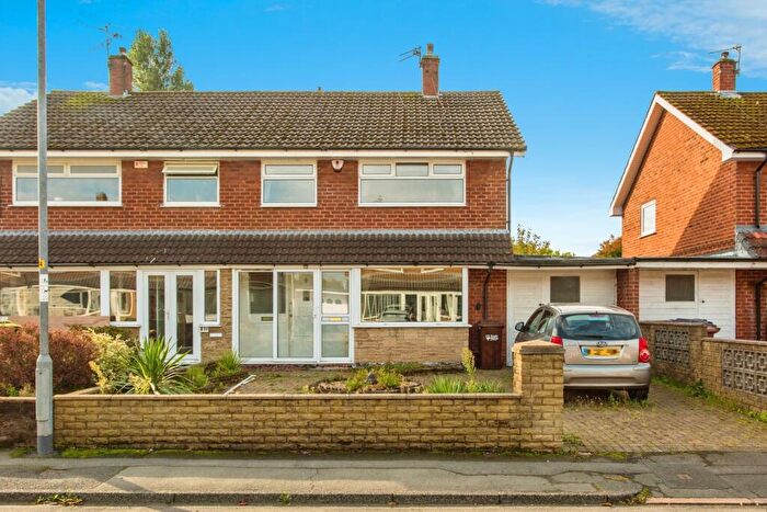 3 Bedroom Semi-Detached House For Sale In Hargreaves Avenue, Leyland, Lancashire, PR25