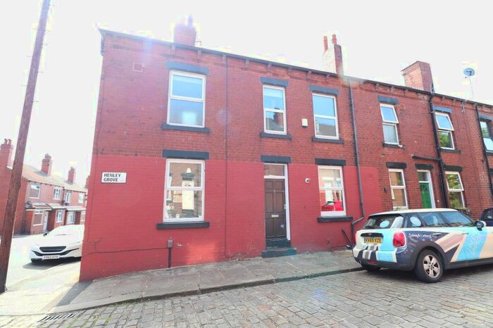 4 Bedroom Detached House To Rent In Henley Grove, Leeds, West Yorkshire, Uk, LS13