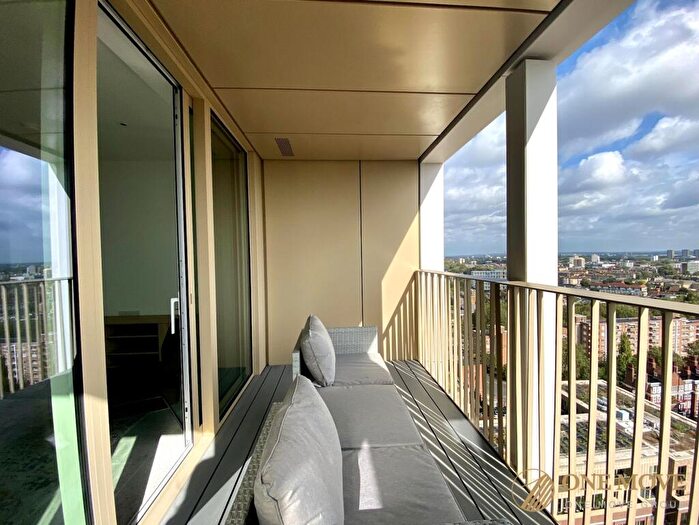 2 Bedroom Apartment To Rent In Bouchon Point, The Silk District, E1