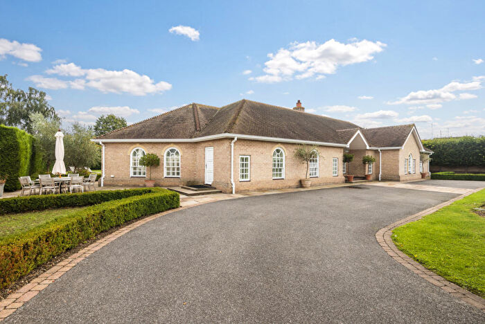 4 Bedroom Bungalow For Sale In The Avenue, Park Lane, Godmanchester, Huntingdon, Cambridgeshire, PE29