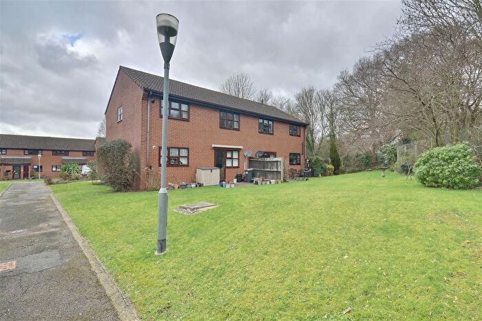 2 Bedroom Flat For Sale In Rookwood View, Denmead, Waterlooville, PO7