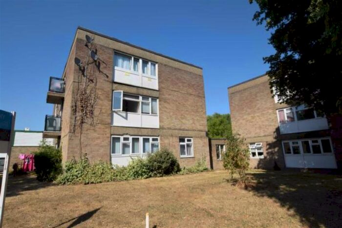 1 Bedroom Flat To Rent In Sandon Road, Basildon, Essex, SS14
