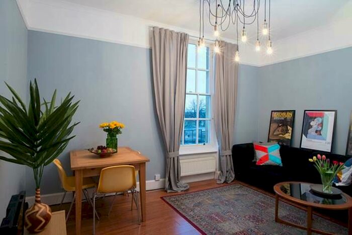 2 Bedroom Flat To Rent In L &# Albert Place, Edinburgh, EH7