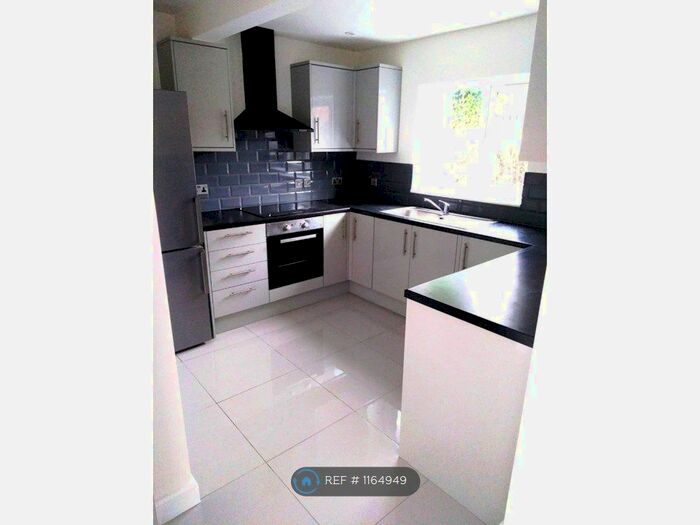 3 Bedroom Semi-Detached House To Rent In Arnold Road, Nottingham, NG5