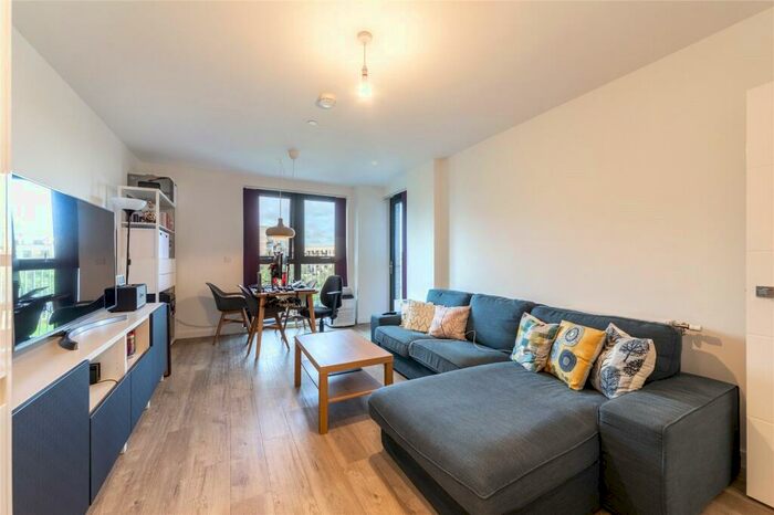 1 Bedroom Apartment To Rent In Lakeside Drive, London, NW10