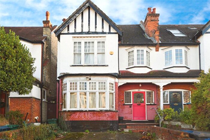 4 Bedroom Semi Detached House For Sale In Clifton Avenue, London, N3