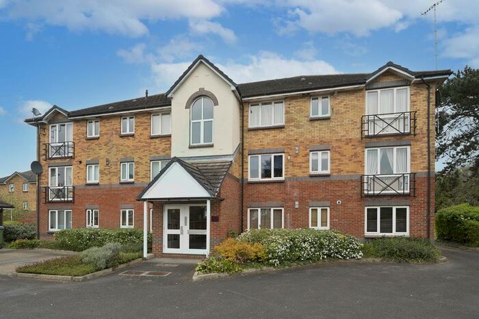 2 Bedroom Flat To Rent In Parry Drive, Weybridge, KT13