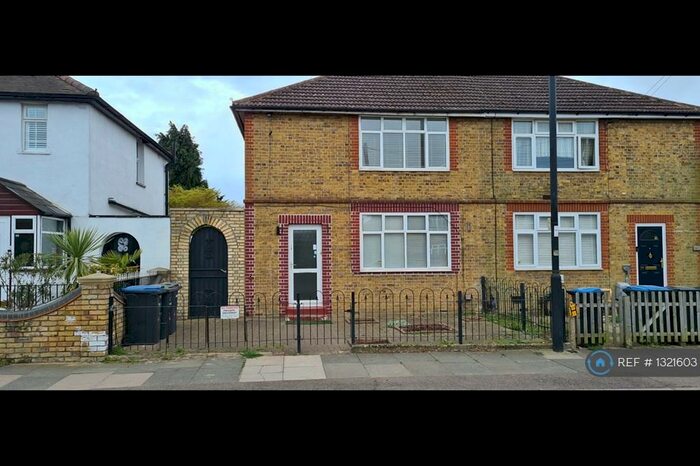 3 Bedroom Semi-Detached House To Rent In Northern Avenue, London, N9