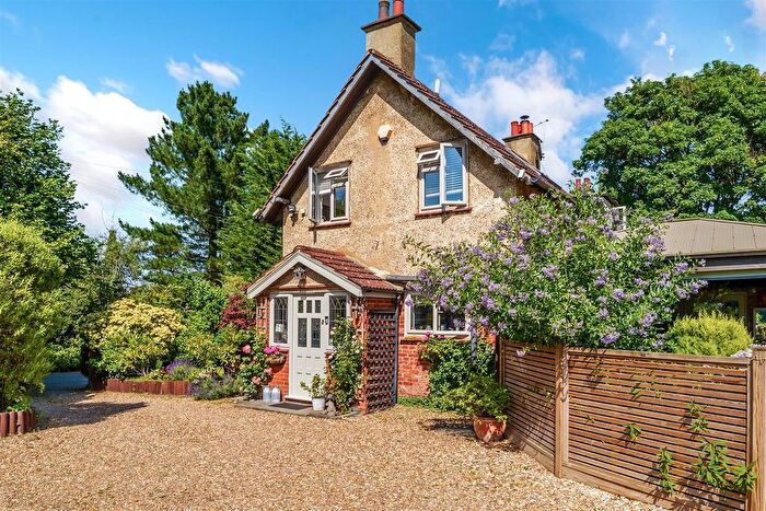 3 Bedroom Semi-detached House For Sale In Babylon Lane, Lower Kingswood, Tadworth, KT20