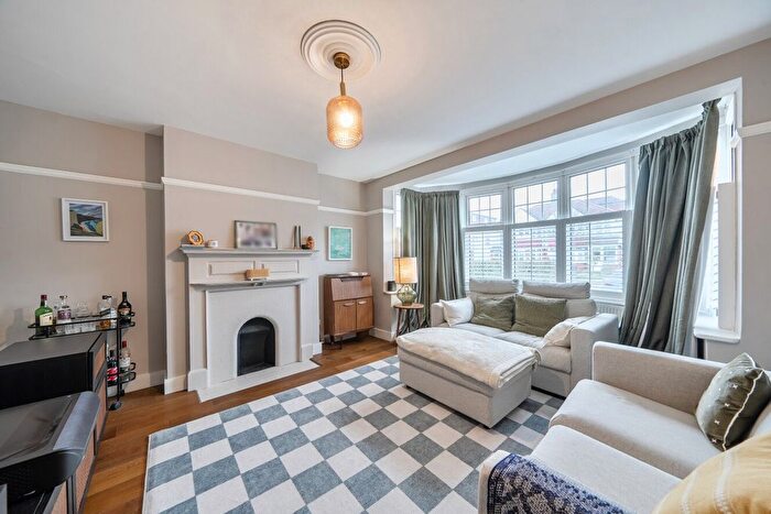 4 Bedroom Terraced House To Rent In Hillcourt Avenue, Finchley, London, N12