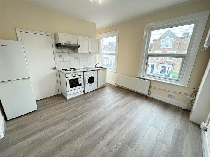 1 Bedroom Flat To Rent In Harringay Road, Turnpike Lane, N15