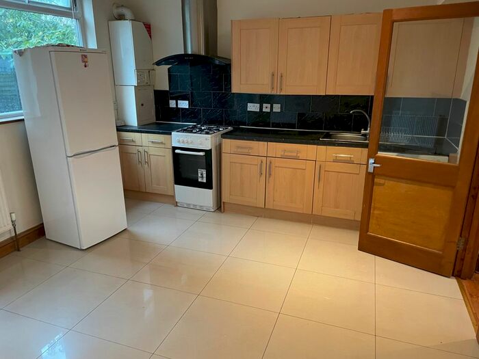 1 Bedroom Flat To Rent In Byegrove Road, Colliers Wood, London, SW19