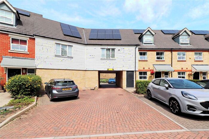 2 Bedroom Flat To Rent In Weir Road, Bexley Village, Kent, DA5